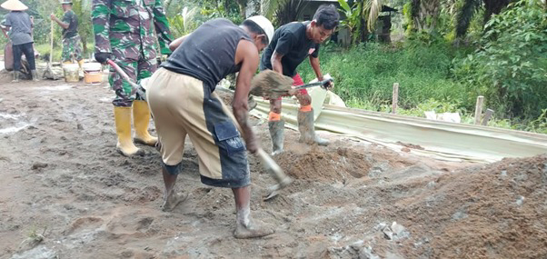 Usia Tidak Menjadikan Penghalang Untuk Ikut Terjun Kegiatan TMMD Ke-111 Kodim 1207/Pontianak