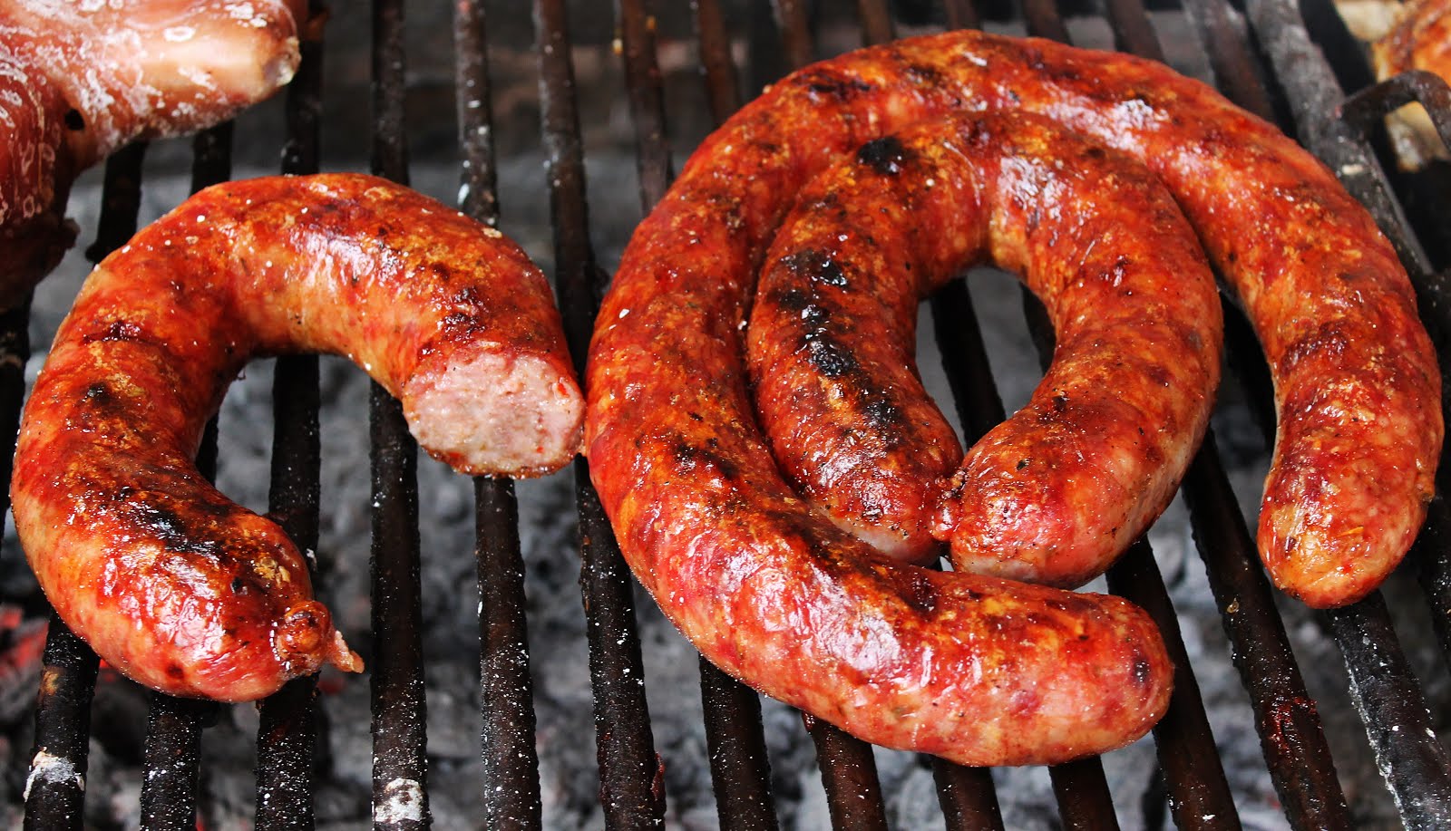 LONGANIZAS A LA PARRILLA.-