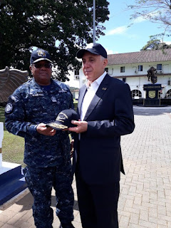 El Embajador Djalma Mariano Oliveira, Presidente de la Comision de Derechos Humanos de la Gran Logia Regular de AA.'. LL.'. Y AA.'. MM.'. de la Republica del Perú, en visita oficial a la Republica de Panamá fue recebido con todos los honores protocolares por el Coronel Gilberto Méndez, director del Servicio Aéronaval de la Republica de Panamá. En esta oportunidad el Embajador Mariano Oliveira, parabenizo al Coronel Gilberto Méndez por su brillante labor al frente del Senan, el cual se destaca la gran cantidad de drogas apreendidas y la considerable diminuicion de los delitos transfronterizos, gracias al incansable trabajo realizados por los abenegados integrantes de la Senan.