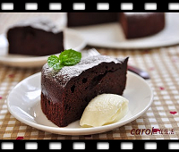 http://caroleasylife.blogspot.com/2015/04/rich-chocolate-cake-no-flour.html