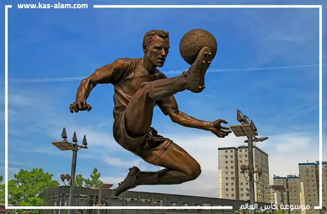 تمثال دينيس بيركامب