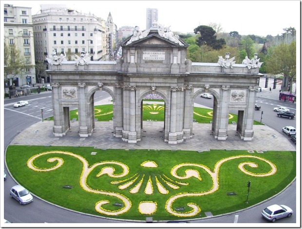 Madrid_Puerta_de_Alcala_02