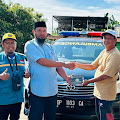 H. Zulkifli Zain Hadir Ngasih Bantuan Ambulans dan Uang Tunai ke Korban Banjir Enrekang