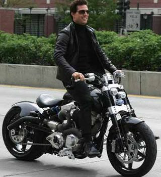 Tom Cruise crashes motorbike into wall while making moves