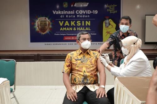 Sekda Medan Terima Suntikan  Kedua Vaksin Covid-19