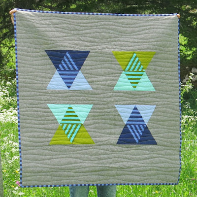 Luna Lovequilts - Minimalism and transparency effect for this baby quilt - Pattern designed by Julie @builtaquilt