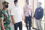 Kapolsek Salopa Laksanakan Giat Monitoring Dalam Penyaluran Rangka Penyaluran Bansos.