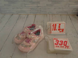中古品　ピンク　スニーカー　１８.５ｃｍ　３３０円