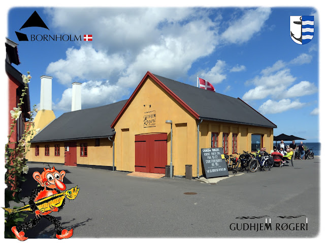 Fiskerestauranten Gudhjem Røgeri i Gudhjem på Bornholm i Danmark. Fotomontasje.