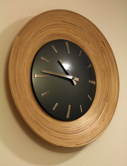 Hultet-framed Clock