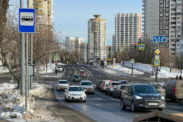 улица Верхние Поля, Краснодонская улица, Братиславская улица