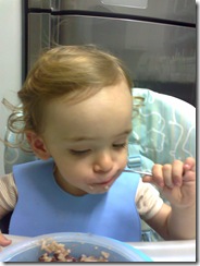 No cadeirão 1 a 2 meses comendo sozinho (4)