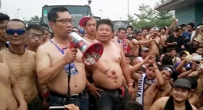 Memandang dari Sudut Pandang Berbeda