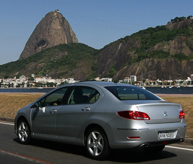 Novo Peugeot 408 2012 no aterro do Flamengo