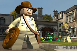 LEGO Indiana Jones 2 standing with whip and hat