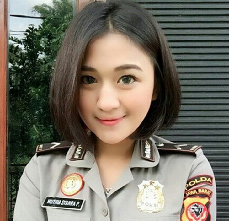 Foto Bripda Muthia Polwan cantik  Anak Jendral Yang 