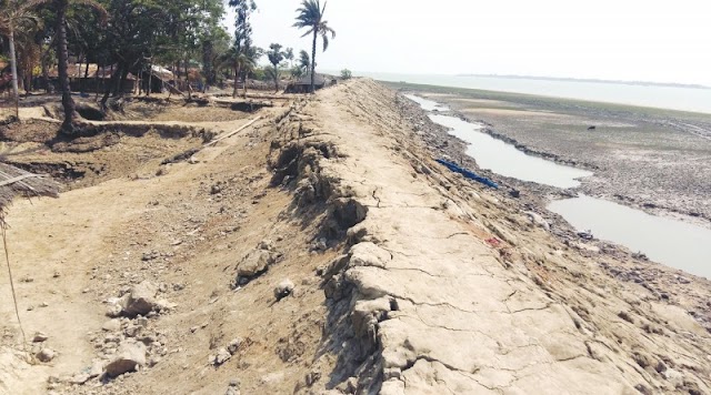 বেড়িবাঁধের কাজ অসম্পূর্ণ ছনুয়ায় ঠিকাদারকে পাউবো’র নোটিশ