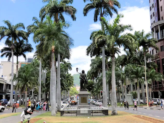 Port Louis Place D Armes (C) JUREBU