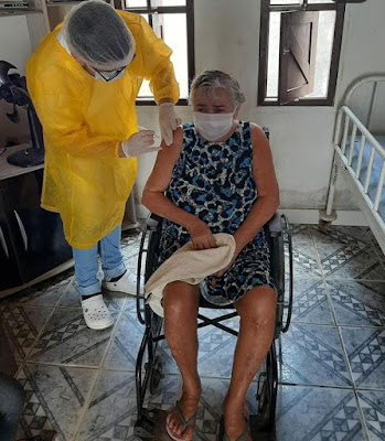 Acamados estão sendo vacinados em Córrego