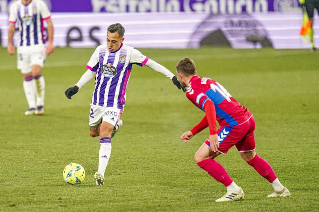 Orellana y Raúl Guti. REAL VALLADOLID C. F. 2 ELCHE C. F. 2. 19/01/2021. Campeonato de Liga de 1ª División, jornada 19. Valladolid, estadio José Zorrilla.