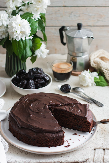 Gâteau moelleux au chocolat et aux pruneaux d'Agen