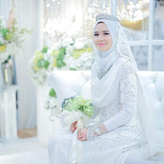 Gaun Kebaya Pengantin Elegan Moco Wo