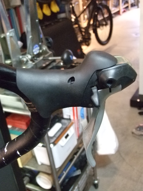 Avelo Bicycle Shop St 2300 デュアルコントロールレバー 廃番 ブラケットカバー交換