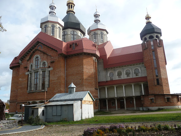 Самбір. Собор Покрови Пресвятої Богородиці