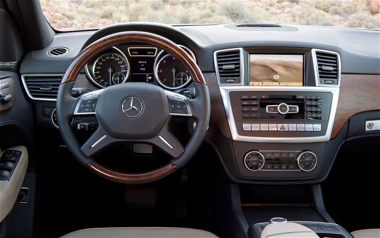 2012 Mercedes-Benz ML-Class SUV Interior