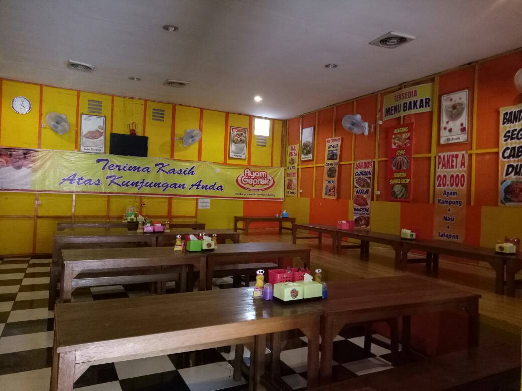 Ragam Resto Konsep Warung Ayam Geprek