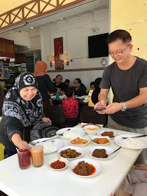 Nasi Padang near Sultan Mosque Singapore. Warong Nasi Pariaman