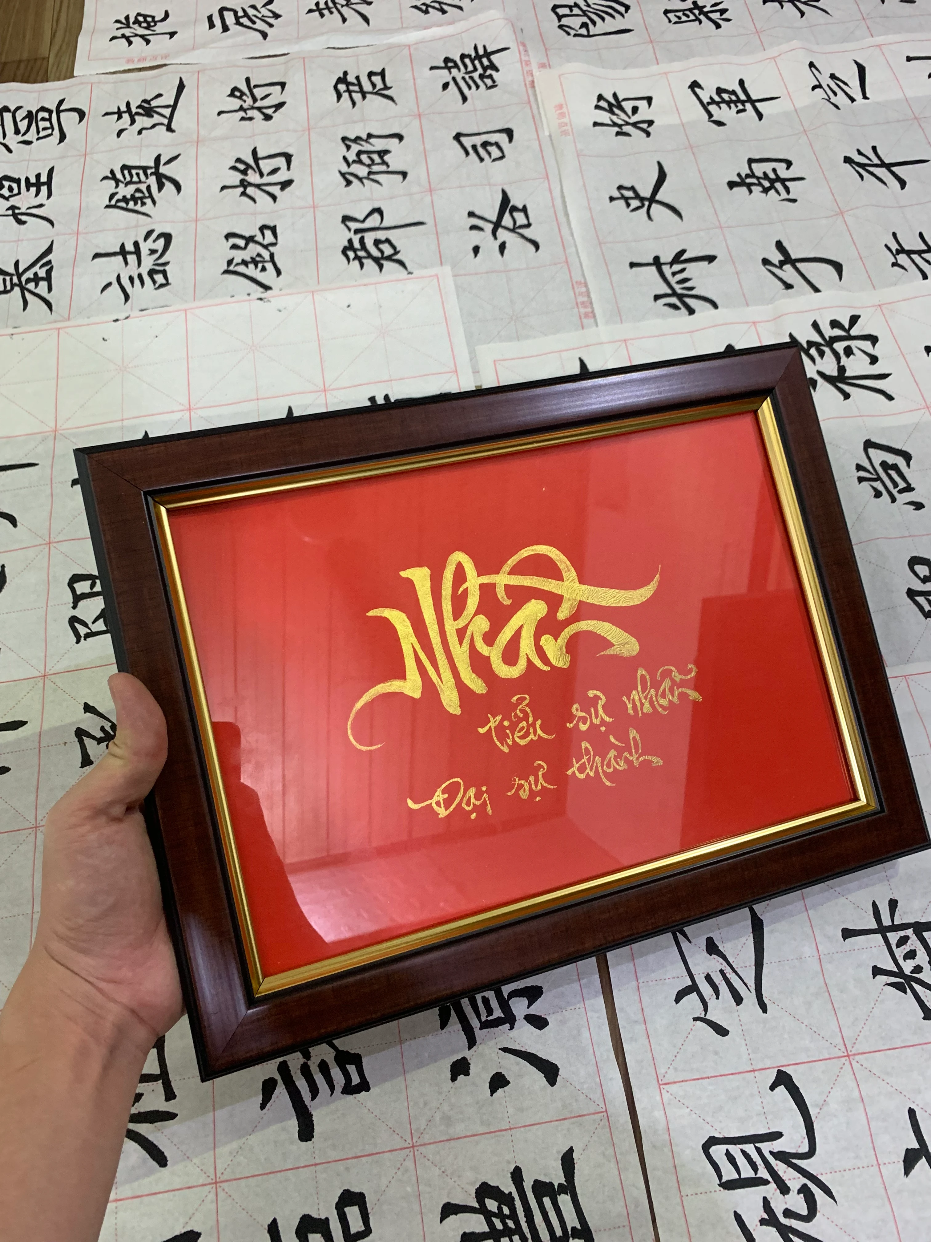 Thư pháp để bàn chữ Nhẫn tại Hà Nội