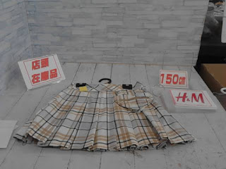 中古品　子供服　１５０ｃｍ　チェック柄　スカート　５５０円