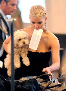 Jessica Simpson: Cleavage and Multitasking