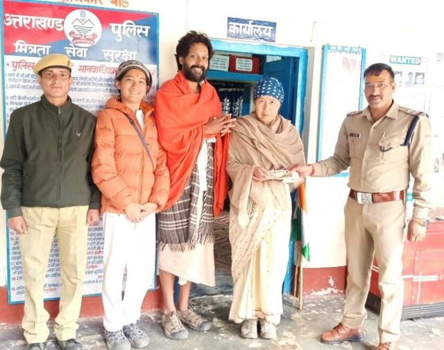 एक लाख रूपये की जापानी करन्सी सकुशल बरामद कर मित्र पुलिस ने NRI श्रद्धालुओं के चेहरे पर लौटायी मुस्कान