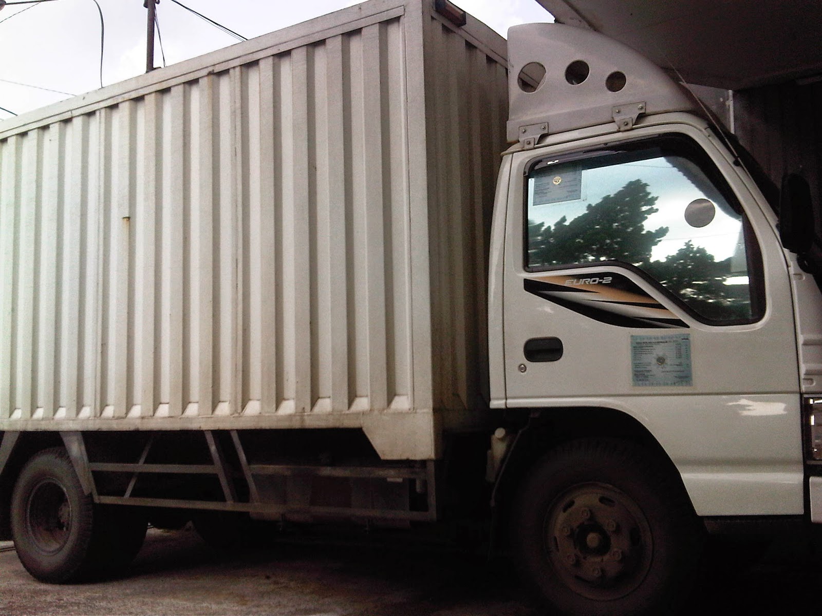 SEWA TRUK  BOX DOUBLE  ENGKEL 081221919107 SEWA TRUK  BOX 