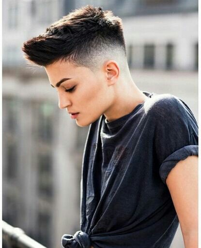 Women new trend short hairstyle 