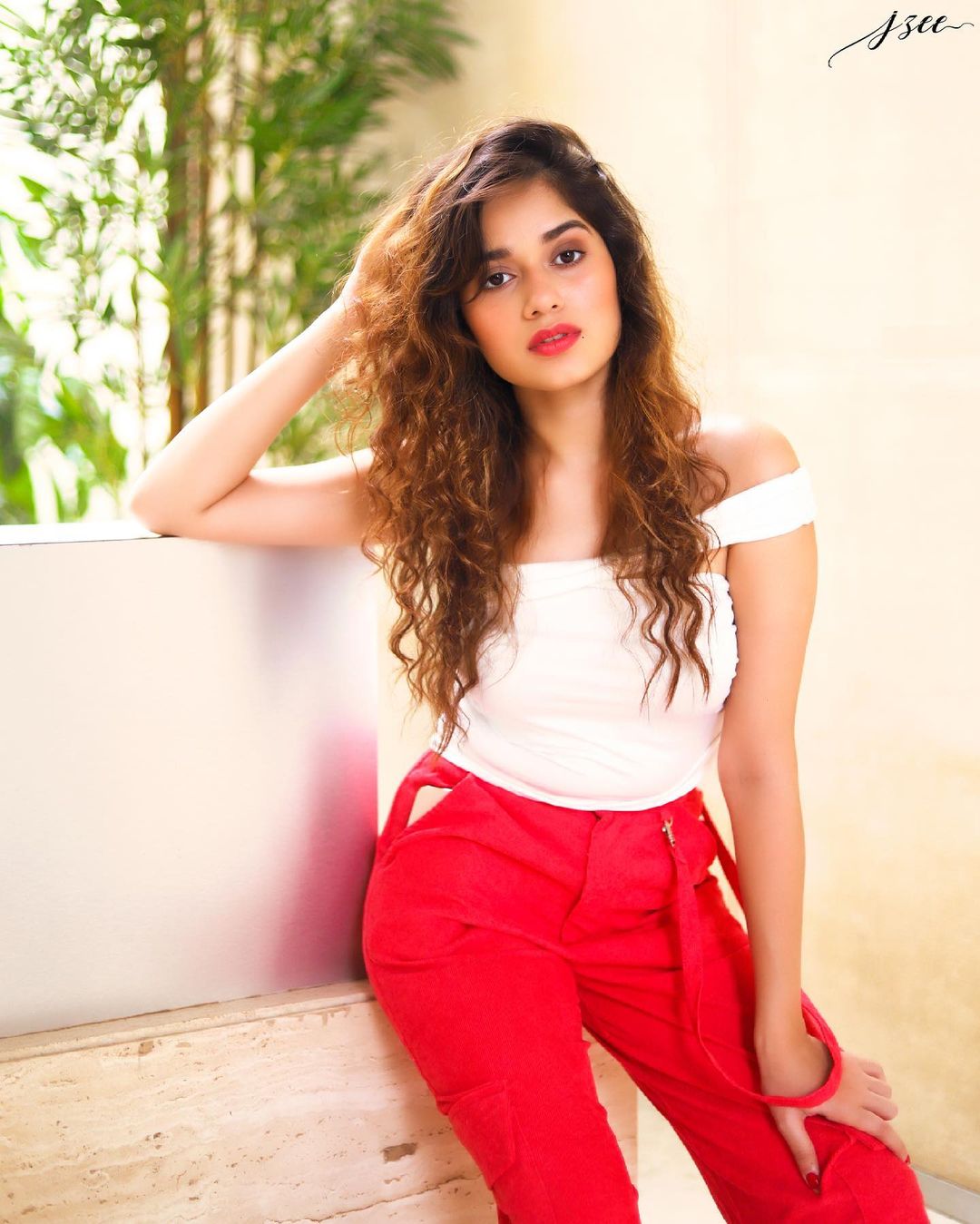 Jannat Zubair Rahmani Instagram in White Top Photos Images Wallpapers