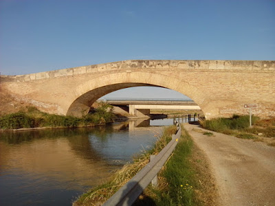 Puente sobre el Canal Imperial de Aragón en Cortes de Navarra