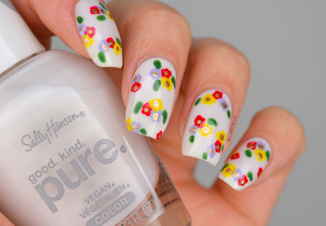 Delicate flower nail art design on nails