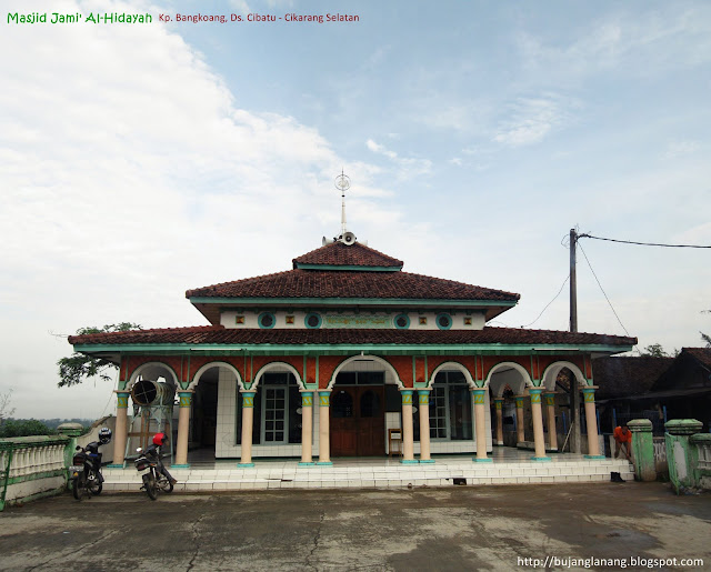 Hasil gambar untuk Masjid Jami Al Hidayah, Bekasi