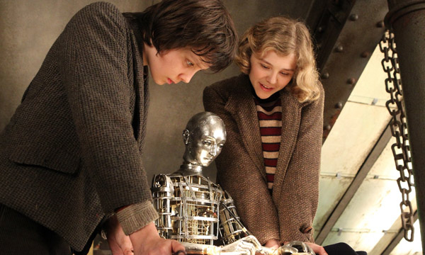 Fotograma de La invención de Hugo con Asa Butterfield y Chloë Grace Moretz