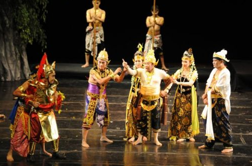 Konsep Isi Pengertian Teater Tradisional di Indonesia