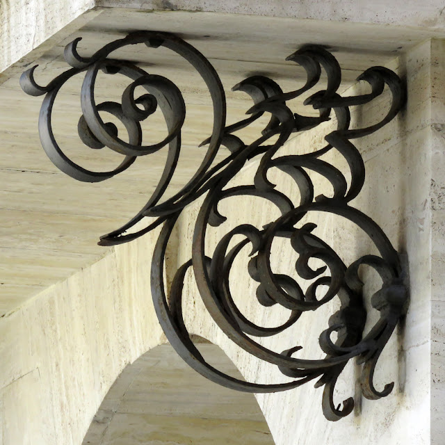 Brackets of the balcony of the Grand Ducal Palace, Piazza del Municipio.