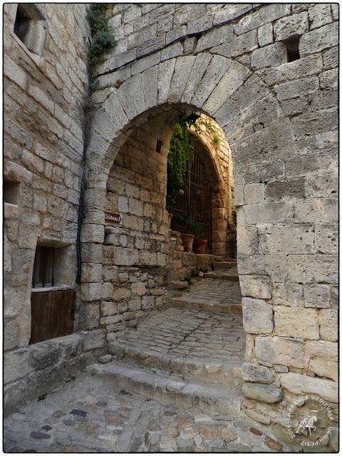 LACOSTE (84) - Village médiéval et château-fort