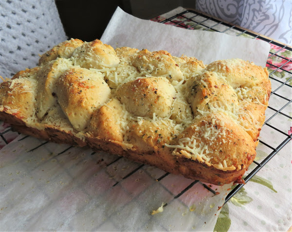 Garlic Parmesan Pull-Apart Bread