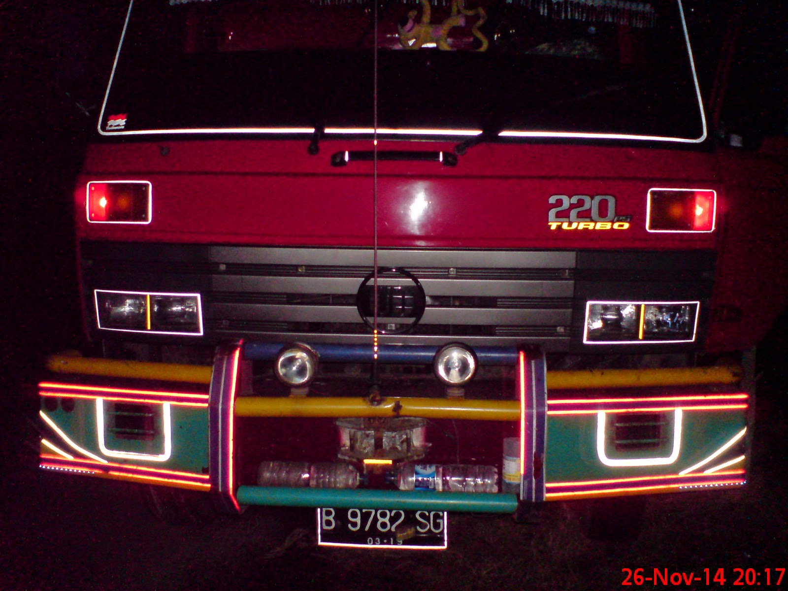 Foto Foto Truck Pecah Ban Di Jalan