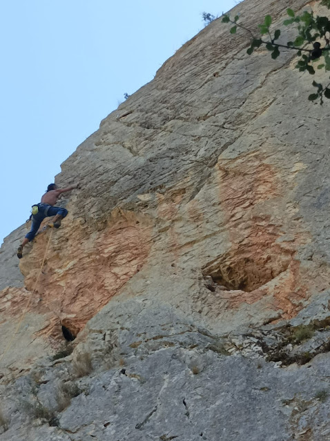 Atacando el desplome de La Pinta 6b+