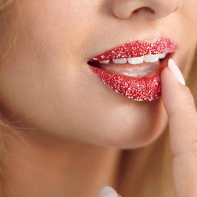 suggest-good-tips-to-clean-your-lips-to-make-your-lips-radiant-and-beautiful-with-any-lipstick