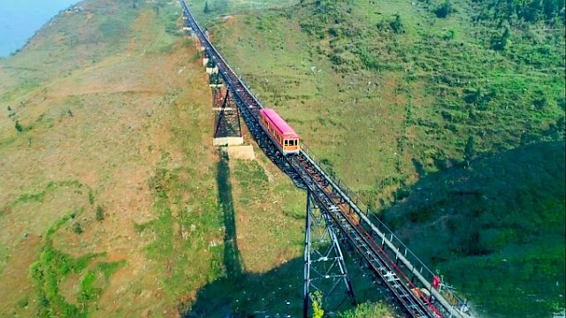 Tuyến tàu hỏa leo núi dài nhất VN